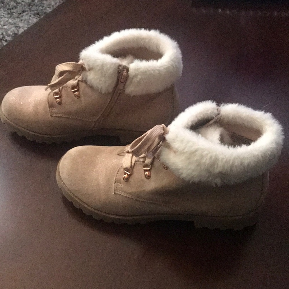 Olive & Edie sparkling tan zip up boots with faux fur